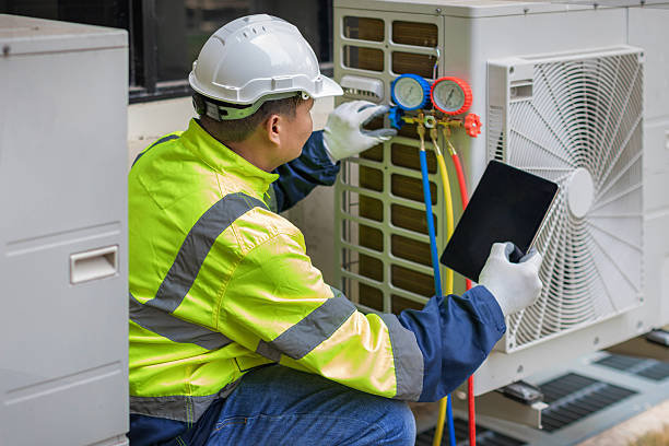 Professional Hvac Maintenance technician working in Weirsdale, FL